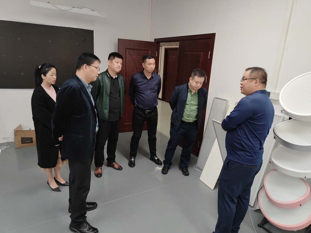 普高光電感謝陜西光電領(lǐng)導一行人蒞臨我司指導交流(圖2)